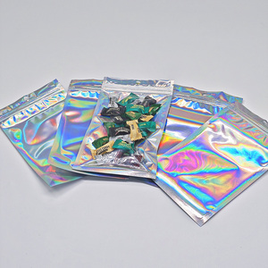 Túi đựng đồ ăn dạng đứng có khóa kéo, in tùy chỉnh, kích thước 4x6, màu bạc cầu vồng, chất liệu holographic, đạt chuẩn thực phẩm, dùng cho thức ăn trẻ em và thú cưng, chất liệu nhựa - Product Image 5