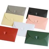 Enveloppe en papier kraft personnalisé avec boutons en forme de cœur, lot de 50 enveloppes perlées, pour carte postale, carte d'invitation pour amoureux, business, emballage