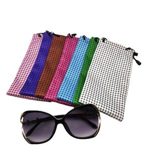Bolsa negra para gafas de sol ecológica al por mayor con funda de tela de bolsillo para teléfono móvil para almacenamiento de gafas Logotipo de impresión personalizado para esquiar - Product Image 5
