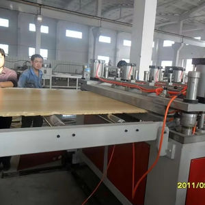 Wpc et Pvc Fome Bord Making Machine Ligne de production de panneaux de mousse PVC Wpc Machine d'extrusion de feuilles de PVC décoratives intérieures - Product Image 1