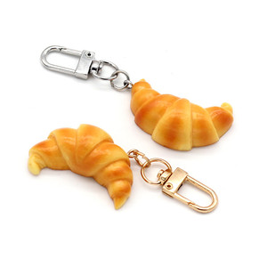 Cute Croissant Keychain Resin Imitation Food Key Chains Cartoon 3D PVC Key RingS Bag Charm Pendant Simulation Croissant Keychain