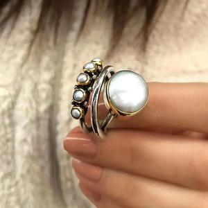Anello Vintage in Argento Anticato a Tre Strati con Croce e Perle Finte Rotonde - Product Image 2