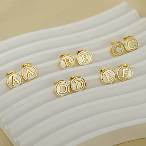 Diseñador inicial letras del alfabeto chapado en oro 18K impermeable Stud Acero inoxidable joyería de moda pendientes para Mujer Para Mujer - Product Image 3