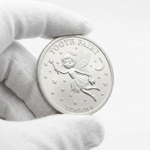 Pièce de monnaie plaquée argent de haute précision avec motif de blason pour l'induction en société d'honneur et les cérémonies de bourses - Product Image 1