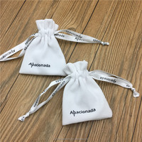Pochette à bijoux à cordon en velours blanc à la mode pour bagues et boucles d'oreilles ruban de soie imprimé petit sac à bijoux d'emballage de mariage