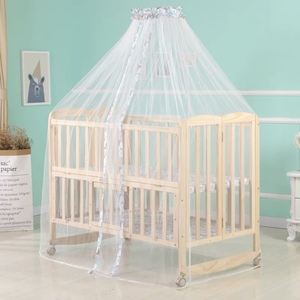 Cuna Convertible Multifuncional de Altura Ajustable para Niños Pequeños, Cama Columpio de Madera Maciza con Protectores Laterales - Product Image 3