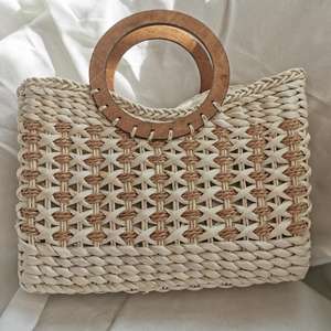 Promotion Gift New Design Ins Fashion Beige Straw Tote Handbag <strong>Beachbag</strong> with Wooden Handle - Product Image 1