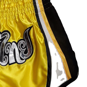 Shorts de Muay Thai en satin extensible, avec large ceinture élastique, empiècements latéraux en mesh et patch brodé sur le devant, pour le kickboxing et les arts martiaux - Product Image 4
