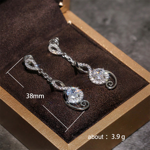 Eleganti Orecchini Pendenti a Goccia per Donne, Orecchini Scintillanti per Feste e Uso Quotidiano, Gioielli per Orecchie alla Moda - Product Image 5