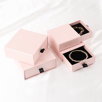 Boîte d'emballage étanche de luxe avec logo personnalisé pour boucles d'oreilles bracelet collier bague expédition de cadeaux sac d'emballage de bijoux personnalisé