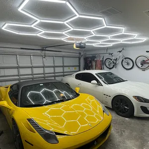 Özelleştirilmiş 6500K altıgen garaj petek gece kulübü tavan led ışık araba detaylandırma stüdyo ışıkları askıya