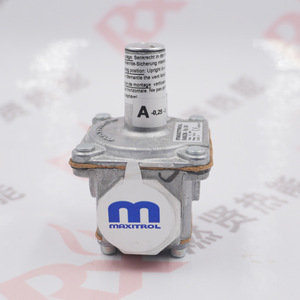 Vanne régulatrice de pression Maxitrol R400ZM Rp3 8 pour gaz naturel, gaz de charbon, électromagnétique, norme américaine - Product Image 1
