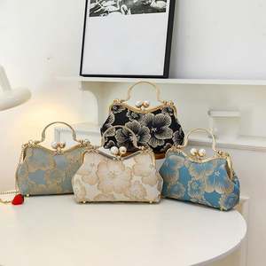 Bolsos de Mano de Lujo para Mujer con Flores Bordadas de Perlas para Graduación 2025, Bolsos de Noche para Boda, Estilo Chino, Bolso de Mano Brillante - Product Image 1