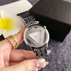 <span class=keywords><strong>Montre</strong></span> à quartz pour <span class=keywords><strong>femme</strong></span>, design triangle évidé, bracelet en acier, personnalisée, tendance, étanche, vente en gros - Product Image 2