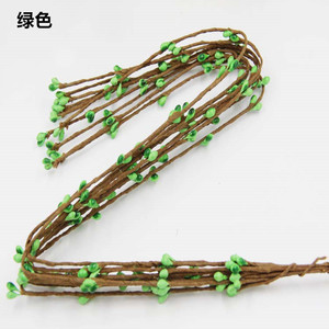 Couronne de fleurs artisanale Hua Hui Hua Yuan 65cm en rotin avec baies roses, accessoire de mariage - Product Image 4