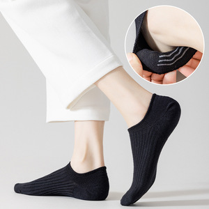 Chaussettes courtes pour femmes, très vendues, respirantes, colorées, en coton peigné, avec bande antidérapante à la semelle - Product Image 2