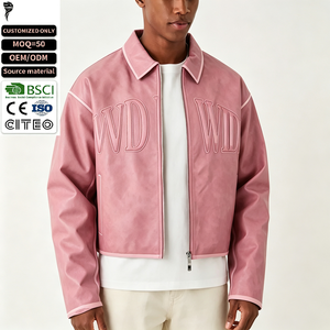 Blouson court décontracté pour homme en cuir PU rose, avec lettres embossées, col rabattu, fermeture éclair, style streetwear, personnalisable avec logo OEM - Product Image 1