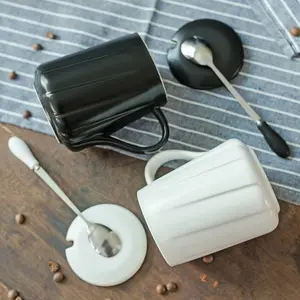 Высококачественные спиральные кружки большой емкости матовая черная белая керамическая чашка на заказ кружка для молока кофе с крышкой и ложкой