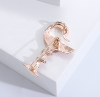 Euro-américain populaire longue aiguille semi 3d or métal alliage de zinc émail sexy serpent vin verre épinglette broche femmes