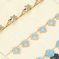 Stock Beige Bijoux Présentoir Ensemble Daim Microfibre Bois Bijoux Plateau pour Bague Collier Boucles D'oreilles Pendentifs et Bijouterie Cabinet