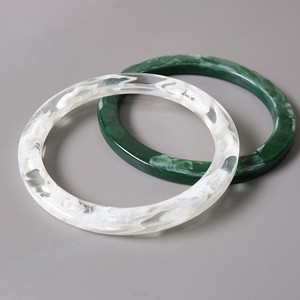 Pulsera con <span class=keywords><strong>mango</strong></span> de resina de color de contraste ETRO de 11,5 cm, <span class=keywords><strong>mango</strong></span> redondo acrílico, bolsa de material aterial - Product Image 3