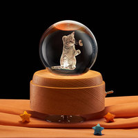 Vente en gros de boule de cristal lumineuse nuage galaxie veilleuse boules de cristal rotatives gravées au laser 3D personnalisées avec base led