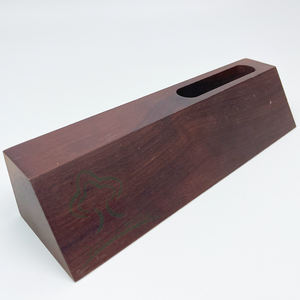 Plaque de nom de bureau en bois personnalisée avec porte-cartes de visite - Product Image 2