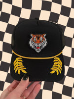Casquette de camionneur en maille à 6 panneaux à visière incurvée noire personnalisée Captains Tiger, style Hip Hop Y2K tendance pour la plage et les spectacles, en tissu éponge