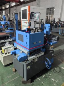 Máquina de Corte por Hilo CNC Pequeña de Alta Velocidad para Programación de Gabinetes Informáticos DK7720, Máquina Mini CNC EDM Rentable de Larga Duración - Product Image 3