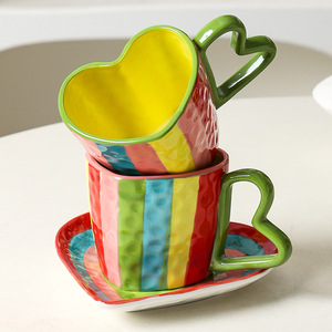 Juego de Tazas de Té con Forma de Corazón, Pintadas a Mano con Colores Arcoíris, Taza de Café de Cerámica con Plato - Product Image 4