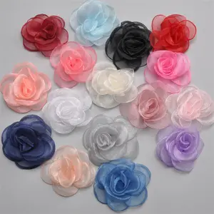 सुंदर डिजाइन 3d कपड़े फूल 5cm रंगीन हस्तनिर्मित फूल के लिए कपड़ों के लिए कृत्रिम सजावटी हस्तनिर्मित फूल कपड़े