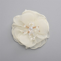 Nouvelle fleur de tissu de maille de corsage avec le centre de perles, fleurs 3D faites à la main décoratives pour les robes