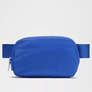Sac banane en polyester personnalisable avec logo, élégant et réglable, idéal pour la course quotidienne et la randonnée - Product Image 5