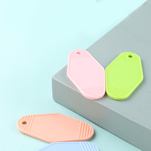 ผู้ผลิตพวงกุญแจโรงแรมตลกๆ แบบกำหนดเอง สไตล์เรโทร สำหรับบาร์/คาเฟ่/ร้านธีม/และร้านขายของที่ระลึก - Product Image 2