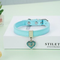 Collier pour chien et chat en cuir PU en forme de cœur, réglable et à dégagement rapide, pour petits animaux, fabrication sur mesure, faible MOQ