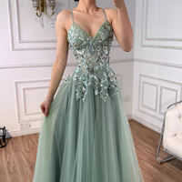 Robe de soirée et de bal Serene Hill LA73556 Dubai vert sauge à fines bretelles, coupe trapèze, ornée de perles pour femme 2026