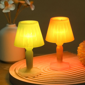 מנורת שולחן קלה מיני <span class=keywords><strong>led</strong></span> מנורת שולחן עם צבעי ממתקים רומנטיים לב רומנטי ליחוטי שינה - Product Image 3