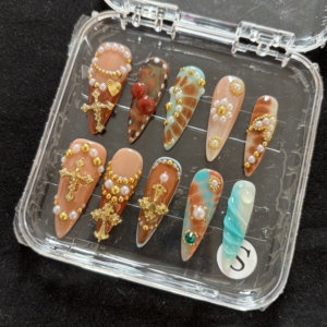 Faux ongles à presser en acrylique faits main, couvrance totale, designs super luxueux, marque privée, forme carrée moyenne, style French - Product Image 6