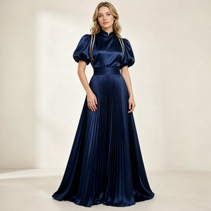 Elegante Vestido Largo de Fiesta Formal para Mujer, con Cuello Alto, Mangas Abullonadas, Satén Plisado y Detalles Dorados - Product Image 1