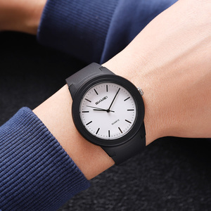Montre chronographe ronde pour homme, bracelet en silicone de luxe, montre à quartz étanche 30M, montres en gros - Product Image 1