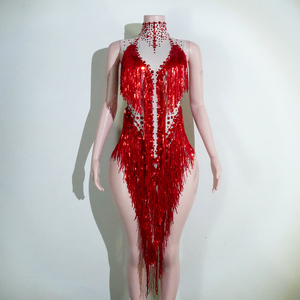 Combinaison de danse latine rouge rubis en spandex/polyester avec franges de strass lourds pour performance de scène de carnaval de Samba - Product Image 1