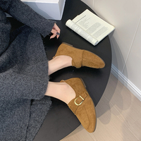 Mocassins en daim pour femmes avec boucle métallique, chaussures plates à enfiler, semelle souple rétro, décontractées pour la marche quotidienne