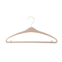 Nouvelle cintre moderne simple effet peau, à épaules larges, en PET, antidérapante et sans traces, pour suspendre les manteaux dans les boutiques de vêtements de luxe
