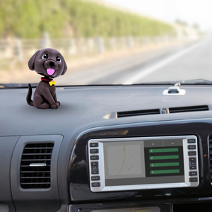 Bobblehead Dog - Brown est un animal mignon et ludique, parfait pour votre tableau de bord de voiture, votre bureau ou la décoration de votre maison - Product Image 1