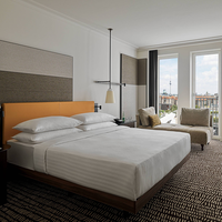 Achetez les meubles de liquidation d'hôtel pour la chambre à coucher ensemble et le sofa de salon en vrac avec la conception moderne