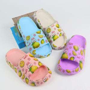 Nouveau design de <span class=keywords><strong>claquettes</strong></span> originales <span class=keywords><strong>pour</strong></span> <span class=keywords><strong>femmes</strong></span> sandales plates de haute qualité <span class=keywords><strong>pour</strong></span> <span class=keywords><strong>femmes</strong></span> - Product Image 1