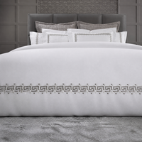 Parure de lit motif Meander, housse de couette et taies d'oreiller blanc cassé, broderie grise, linge de lit contemporain pour hôtel