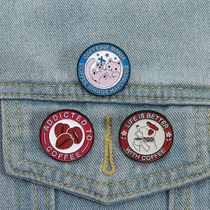 La vita è migliore con il caffè smalto Pin caffeina Mania caffè porta la felicità distintivo alla massa - Product Image 1