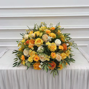 SMOOTH - Camino de Mesa Floral para Decoración de Bodas, Eventos y Fiestas, Arreglo Floral Amarillo Brillante - Product Image 2