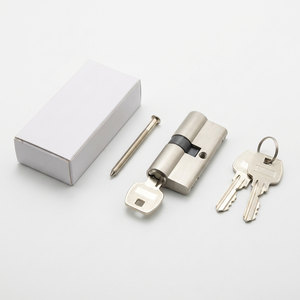 <span class=keywords><strong>Serrure</strong></span> cylindrique en laiton de 60 mm (30/30) à double ouverture centrale en forme de gourde <span class=keywords><strong>avec</strong></span> 3 clés standard pour serrures à mortaise de norme européenne - Product Image 2